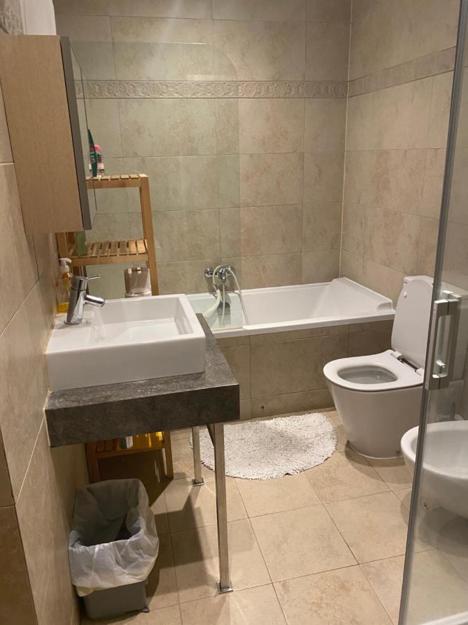 2 Bedroom 1 Bathroom Apt With Communal Pools In Ocean Village Gibraltar Exterior photo