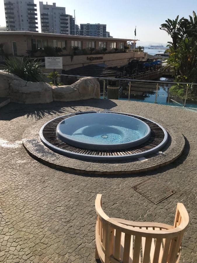 2 Bedroom 1 Bathroom Apt With Communal Pools In Ocean Village Gibraltar Exterior photo